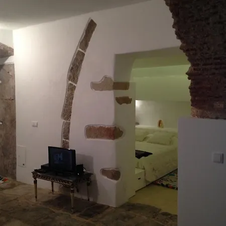 Apartment Downtown Piano Tuning House *
